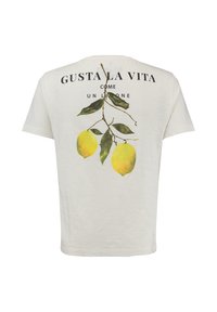 Witte T-shirt met een afbeelding van twee gele citroenen op een tak en de Italiaanse tekst "GUSTA LA VITA COME UN LIMONE" op de achterkant.