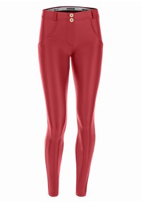 Pantaloni rossi attillati in materiale elasticizzato, con vita alta, due bottoni e tasche laterali. Tessuto liscio con una finitura elegante.