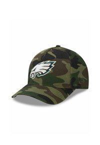 Tarnmuster-Baseballcap aus strukturiertem Stoff. Mit einem gestickten Adler-Logo auf der Vorderseite und einem gebogenen Schirm.