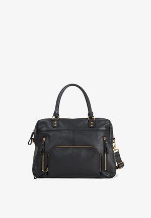 Zwarte leren handtas met een getextureerd oppervlak, dubbele handvatten, gouden hardware-accenten, een voorzak met ritssluiting en een verstelbare schouderriem.