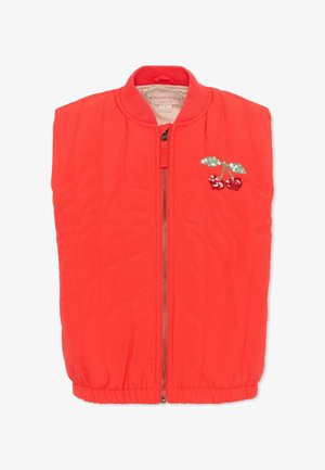 Smanicato trapuntato rosso acceso con cerniera frontale e ricamo di ciliegia con paillettes sul petto sinistro, orlo elastico e colletto a coste.