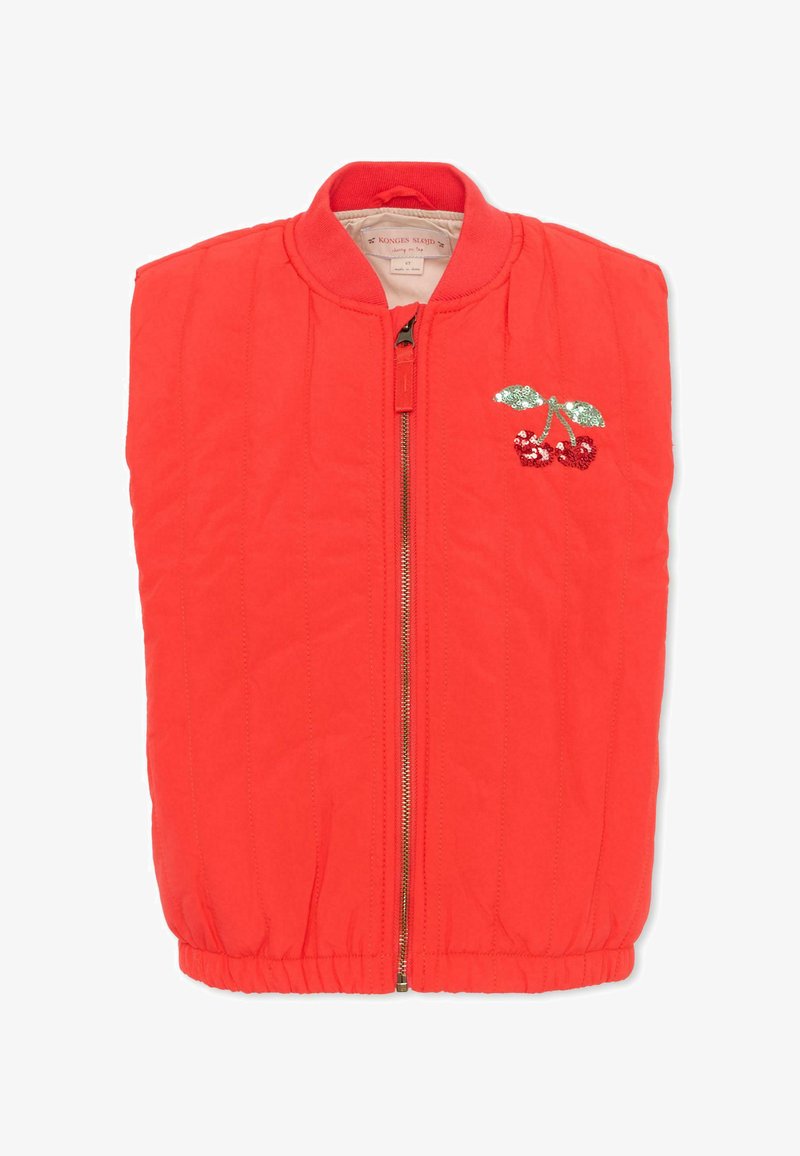Felrode gewatteerde bodywarmer met een ritssluiting aan de voorkant en paillettenborduursel van een kers op de linkerborst, elastische zoom en geribde kraag.