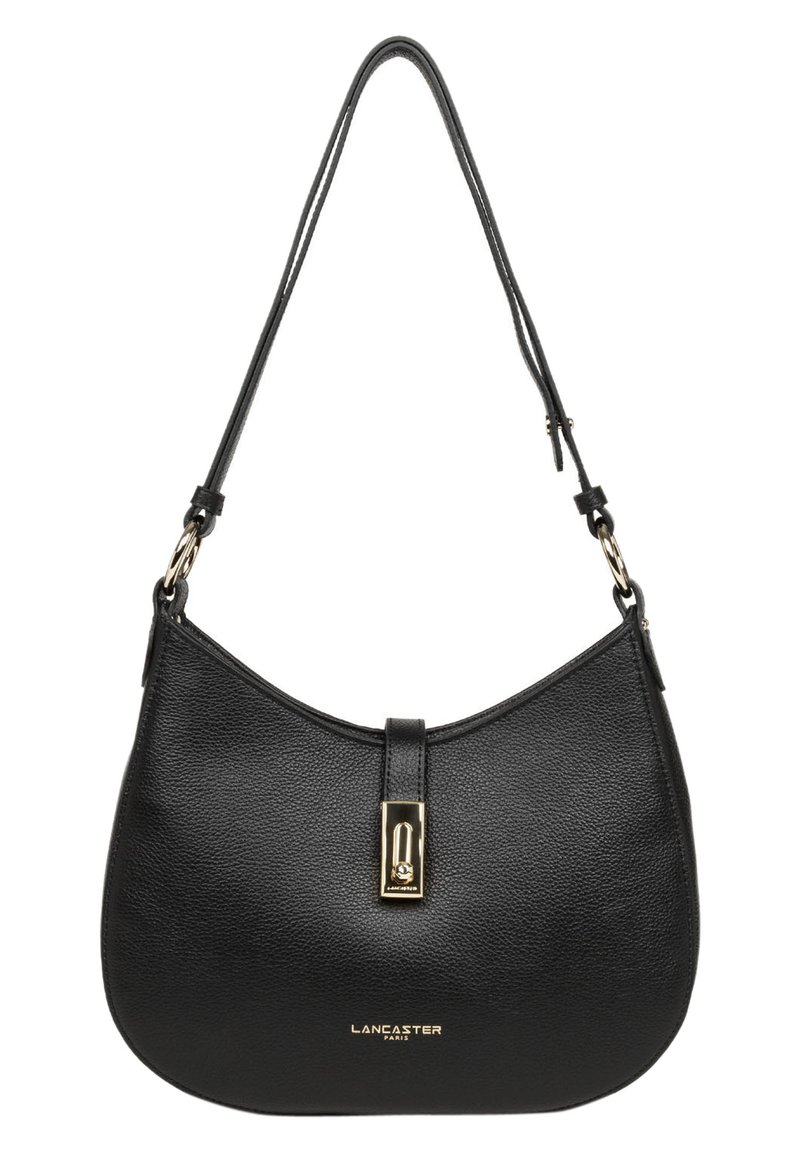 Borsa a tracolla in pelle nera con un design curvo, dotata di una chiusura in metallo dorato e logo in rilievo sulla parte anteriore. Superficie testurizzata.