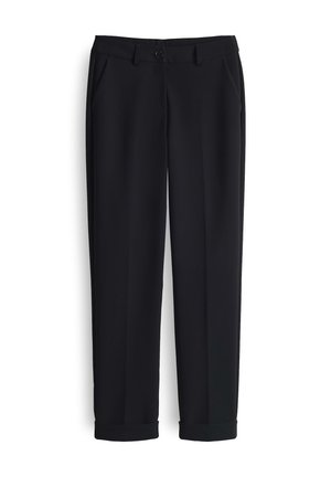 Schwarze Hose mit geradem Schnitt, Vorder- seitentaschen und einem einfachen Knopfverschluss. Glattes Material mit leichtem Glanz und umgeschlagenen Säumen.