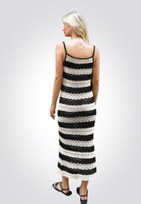 Cupshe Strickkleid - black white stripes