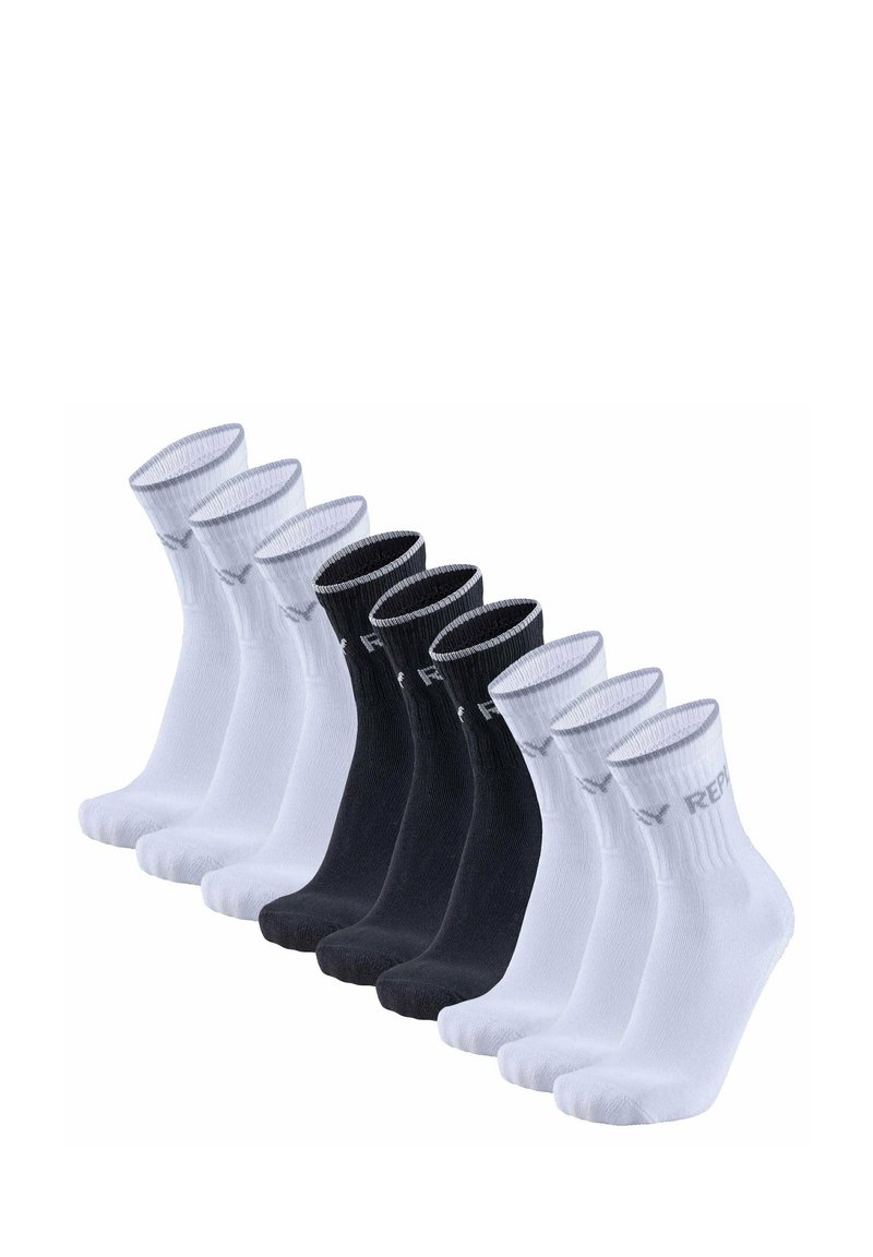 Un paquet de six chaussettes, trois blanches et trois noires, avec des bords côtelés et des détails de logo. Fabriquées en tissu lisse, conçues pour le confort.