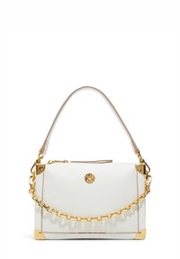 Borsa a tracolla in pelle bianca con hardware dorato, dotata di una tracolla a catena, forma strutturata e dettagli agli angoli. Chiusura con zip elegante.