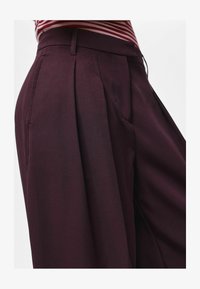 Non sélectionné, plum perfect