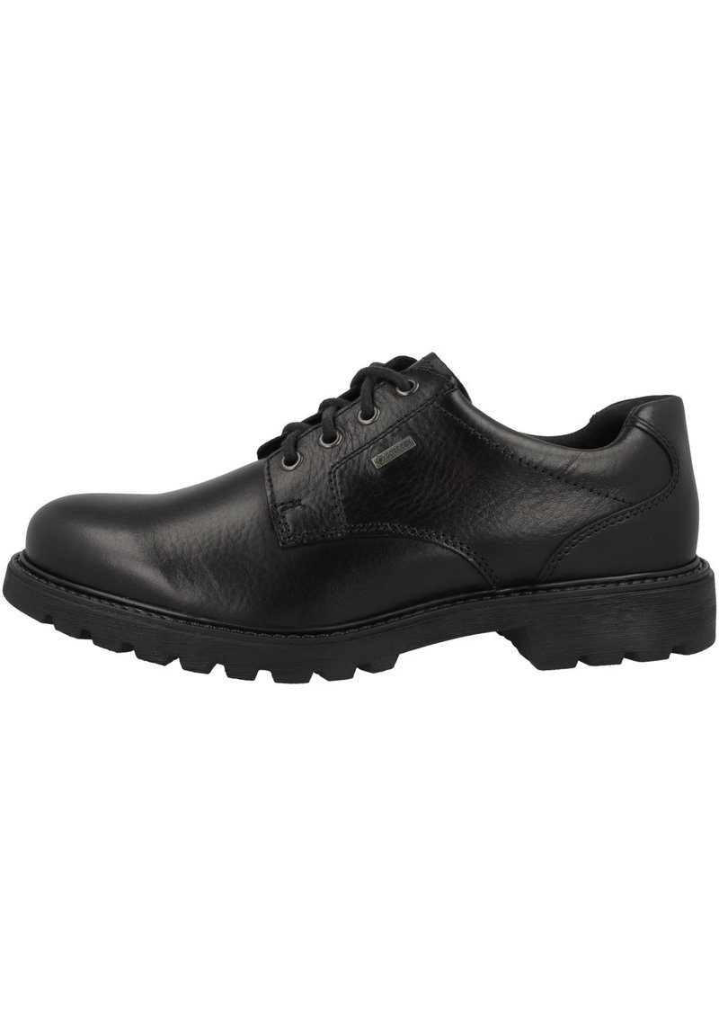 Chaussure en cuir noir avec une finition lisse, bout arrondi, design à lacets, accents texturés et semelle en caoutchouc épaisse avec des motifs de traction.