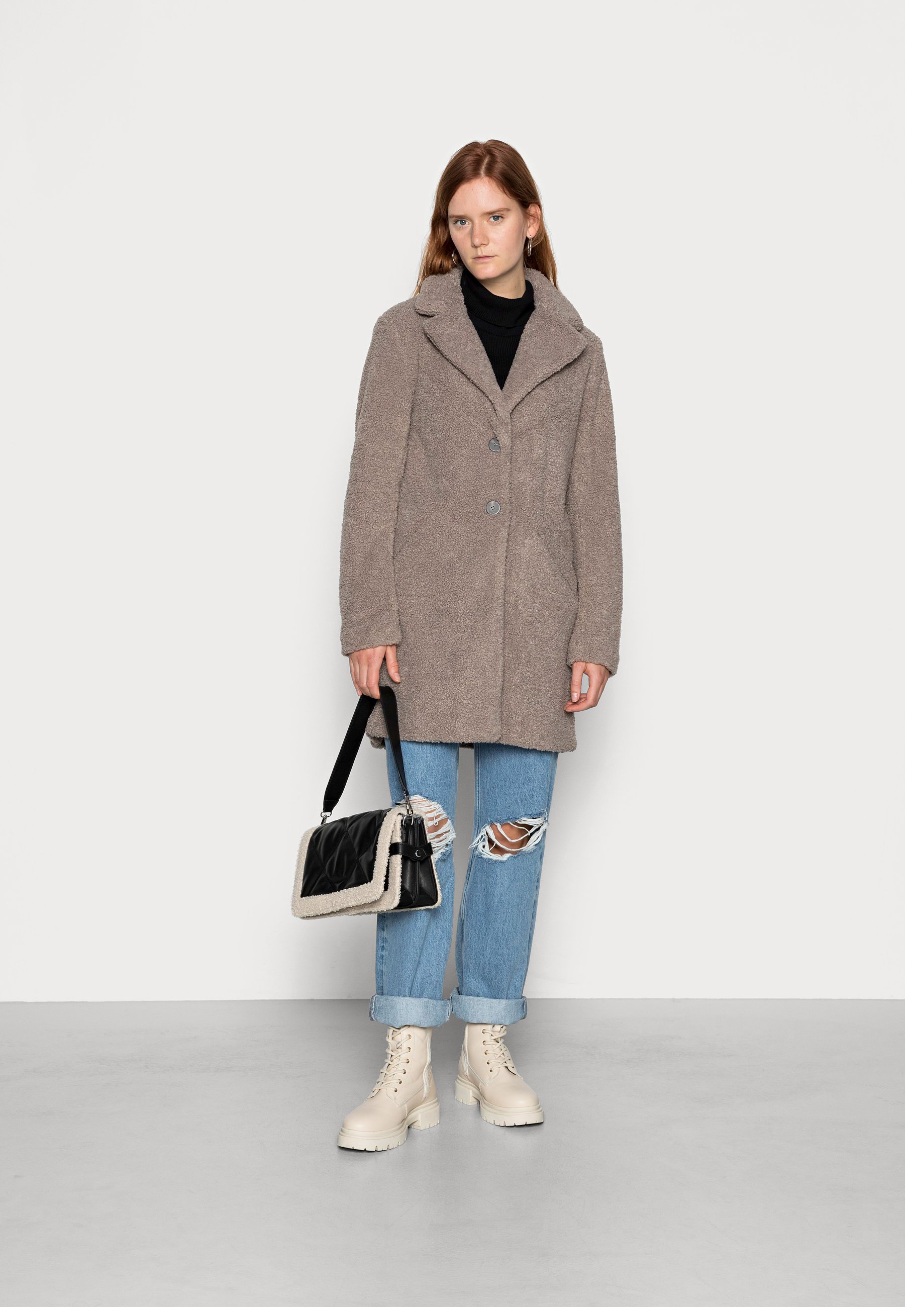 vila oversized teddy coat