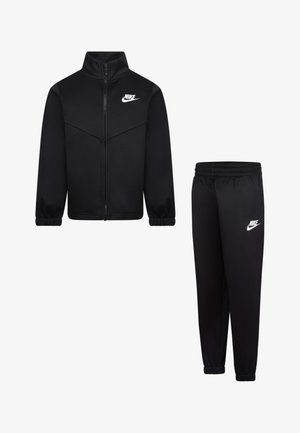 Schwarzer Nike Trainingsanzug mit einer zip-up Jacke mit elastischen Bündchen und passender Hose mit elastischem Bund, beide verziert mit einem weißen Logo.