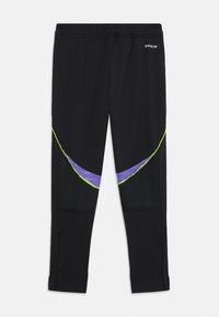 Zwarte sportbroek met groene en paarse gebogen accenten en een mesh textuur aan de zijkanten. Elastische tailleband en ritsen bij de enkels.