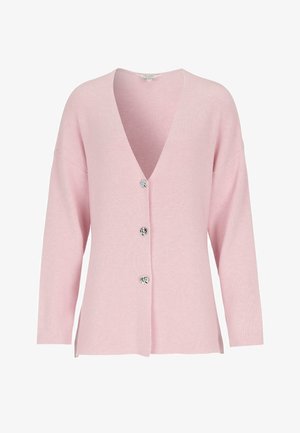 Pehmeä vaaleanpunainen neulottu neuletakki, jossa on pitkät hihat, syvä V-pääntie ja kolme kuvioitua nappia edessä.