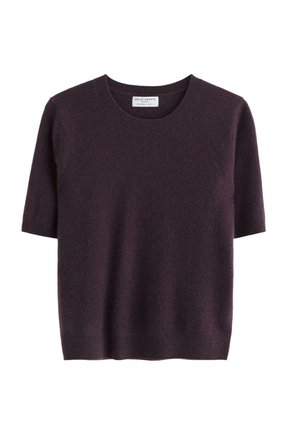 Maglione a maniche corte di colore viola scuro, realizzato in un tessuto morbido. Presenta un collo rotondo e una vestibilità comoda. Design minimalista senza motivi.