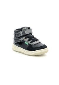 Zapatillas altas negras con materiales mixtos que incluyen cuero y ante. Presentan una correa texturizada, cordones y una suela de goma blanca.