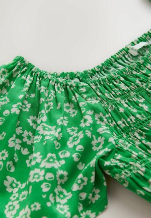 Vihreä kukkakuosinen pusero, jossa on kerätty joustava pääntie ja lyhyet hihat, valmistettu kevyestä, sileäpintaisesta kankaasta.