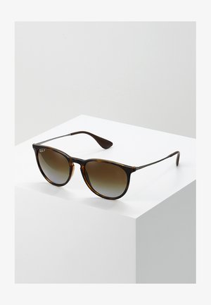 Skildpadsbrune solbriller med gradient brune linser. Tynde metalstænger. Rundet rammedesign. Mat finish. Accentueret med diskret branding.