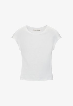 Bela bombažna majica s krožnim izrezom, kratkimi rokavi in prilegajočim se dizajnom. Gladka tekstura brez vzorcev ali okraskov.