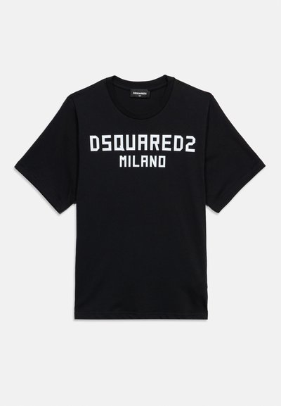 Μαύρο T-shirt με κοντά μανίκια και άσπρο κείμενο "DSQUARED2 MILANO" τυπωμένο μπροστά, με στρογγυλή λαιμόκοψη.