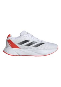 Zapatilla deportiva blanca con rayas negras y acentos rojos. Presenta una parte superior de malla y una suela con amortiguación para una comodidad ligera y transpirabilidad.
