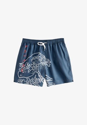 Marineblå badeshorts med elastisk talje og hvid snor. Har en bølgegrafik i hvid og rød med japansk tekst på venstre side.