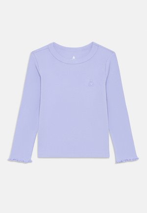 Long-sleeve top in light purple ribbed fabric, featuring a round neck and ruffled cuffs. Small logo detail on the chest.