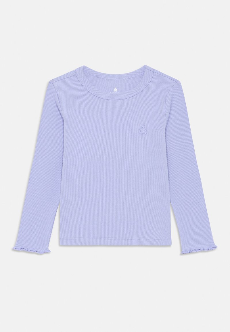 Duga majica s dugim rukavima od svijetlopurple rebrastog materijala, s okruglim izrezom i naboranim manžetama. Mali logo detalj na prsima.