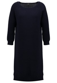 Abito lavorato a maglia blu navy con texture a coste, maniche lunghe, scollatura rotonda e vestibilità ampia. L'orlo finisce a metà polpaccio per un indossato rilassato.