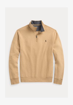 Pullover bege com fecho de quarto, de textura suave, colarinho interior azul escuro e logótipo bordado no lado esquerdo do peito. Apresenta mangas longas e punhos canelados.