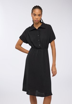 - Sukienka koszulowa