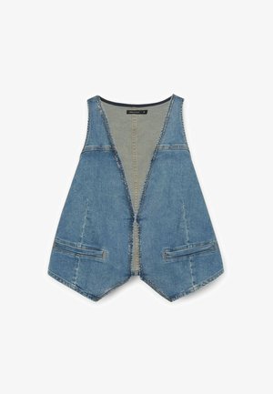 Vest din denim cu un decolteu în V, două buzunare frontale și un interior din denim mai deschis. Marginile sunt finisate cu cusături vizibile.