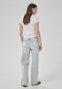 My Essential Wardrobe 35 THE LOUIS 139  HIGH WIDE Y - Traperice ravnih nogavica - light blue dirty wash
