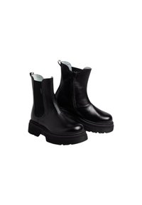 Zwarte leren enkellaarzen met een gladde textuur, zij-elastische panelen en een dikke, gerekte zool. Voorzien van een ritssluiting en een lus om aan te trekken.