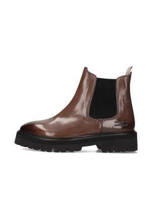 Bottes chelsea en cuir marron avec un panneau latéral élastique noir, bout rond et semelle en caoutchouc noir épais. Tirant au talon pour un enfilage facile.