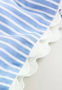 Non selezionato, blue white stripe