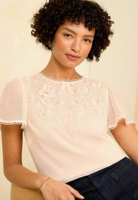 Love & Roses FLUTTER SLEEVE SHELL - REGULAR FIT - Bluse - pink cutwork