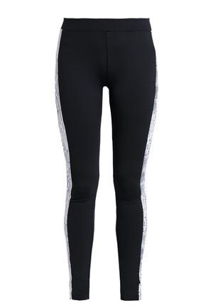 Zwarte leggings met een gladde textuur, voorzien van zijpanelen met een slangenprintontwerp in tinten wit en grijs. Hoge taillesband.