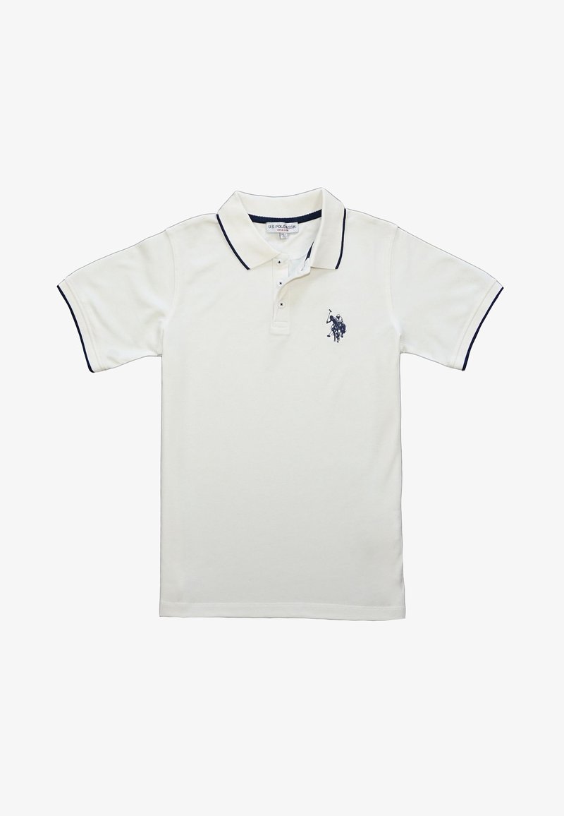 Polo shirt blanc avec un empiècement bleu marine au col et aux manches. Doté d'une patte de boutonnage à trois boutons et d'un logo bleu marine sur la poitrine gauche. Tissu lisse.