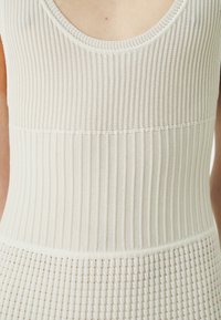 Pinko TIGLIO ABITO - Abito in maglia - white