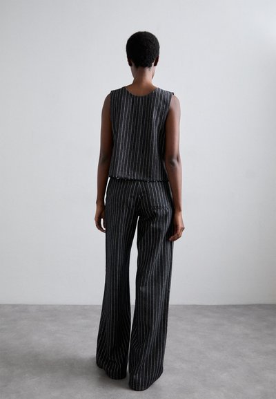 Baum und Pferdgarten NINI - Džínsy voľného strihu - black denim