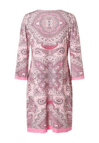 Langärmliges Kleid in Pink mit Paisleymuster, ausgestattet mit einem runden Halsausschnitt und kontrastierenden pinken Manschetten. Hergestellt aus leichtem Stoff.