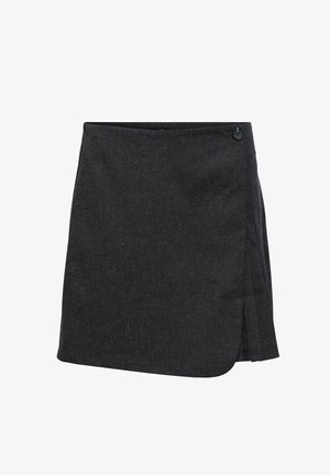 Tamno traper suknja omotnog dizajna, s jednim bočnim gumbom, blago zaobljenim rubom i suptilnom teksturom.