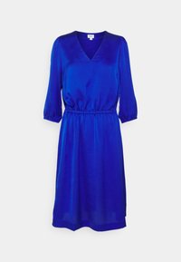Vestido de satén azul con escote en V, mangas abullonadas de tres cuartos, cintura elástica y silueta fluida; textura suave; de longitud a la rodilla.