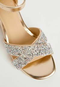 Lipsy LOW BLOCK HEEL OCCASION - Sandaalit nilkkaremmillä - gold