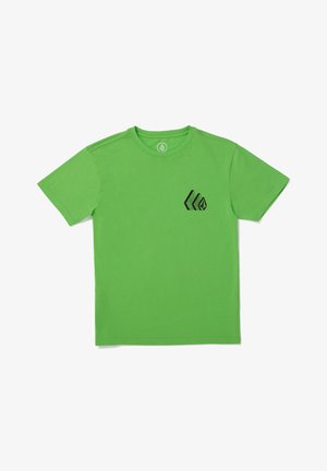 Camiseta de algodón verde con mangas cortas, cuello redondo y un diseño gráfico negro en el lado izquierdo del pecho. Textura suave, corte estándar.
