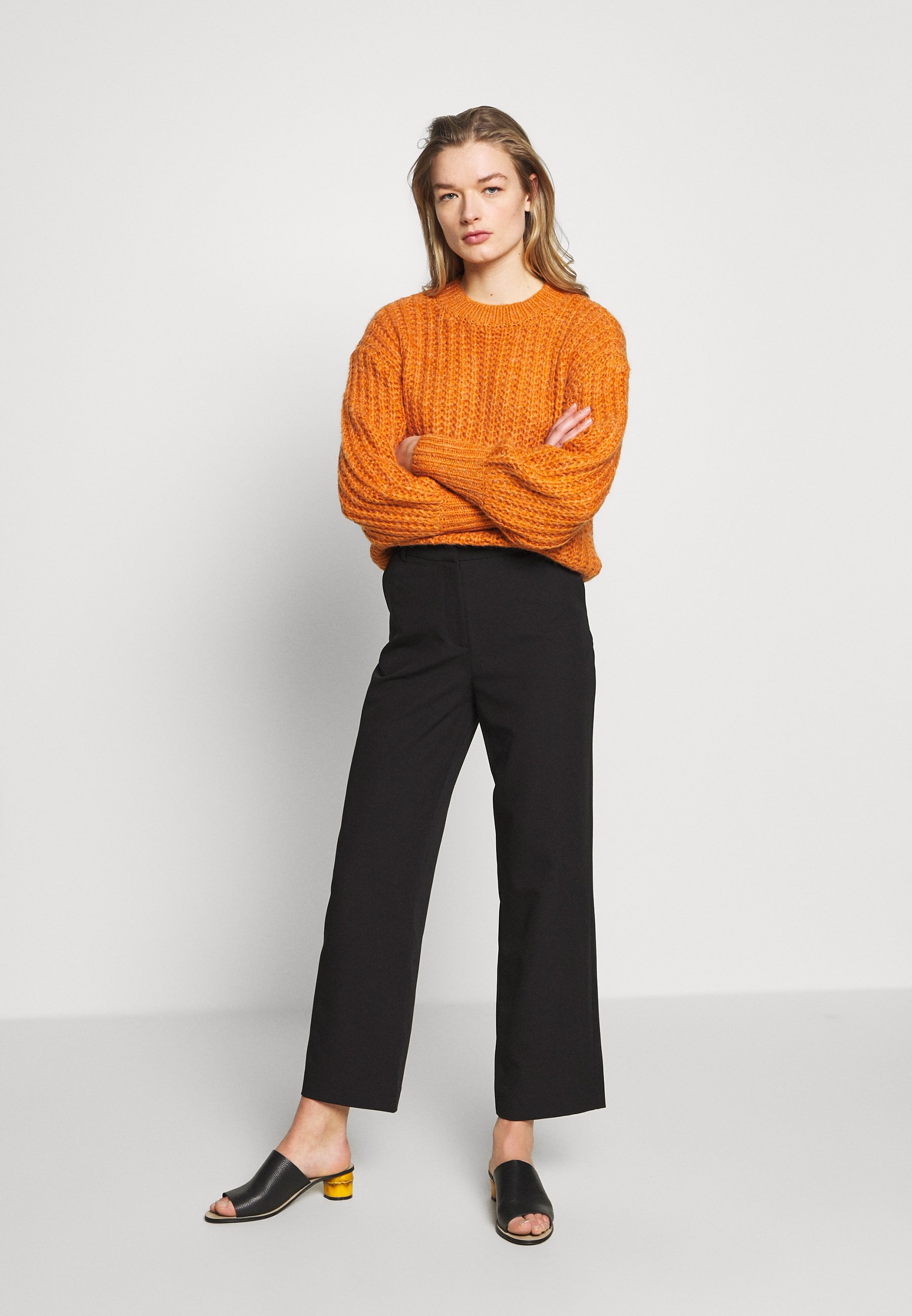 Modström KENDRICK CROPPED PANTS Bukse blacksvart Modström KENDRICK CROPPED PANTS - Bukse - black