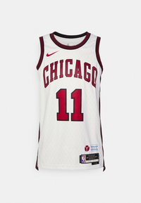Maillot de basket-ball blanc de Chicago avec le numéro 11 en rouge, des bordures noires et rouges, le logo Nike et un écusson NBA en bas.