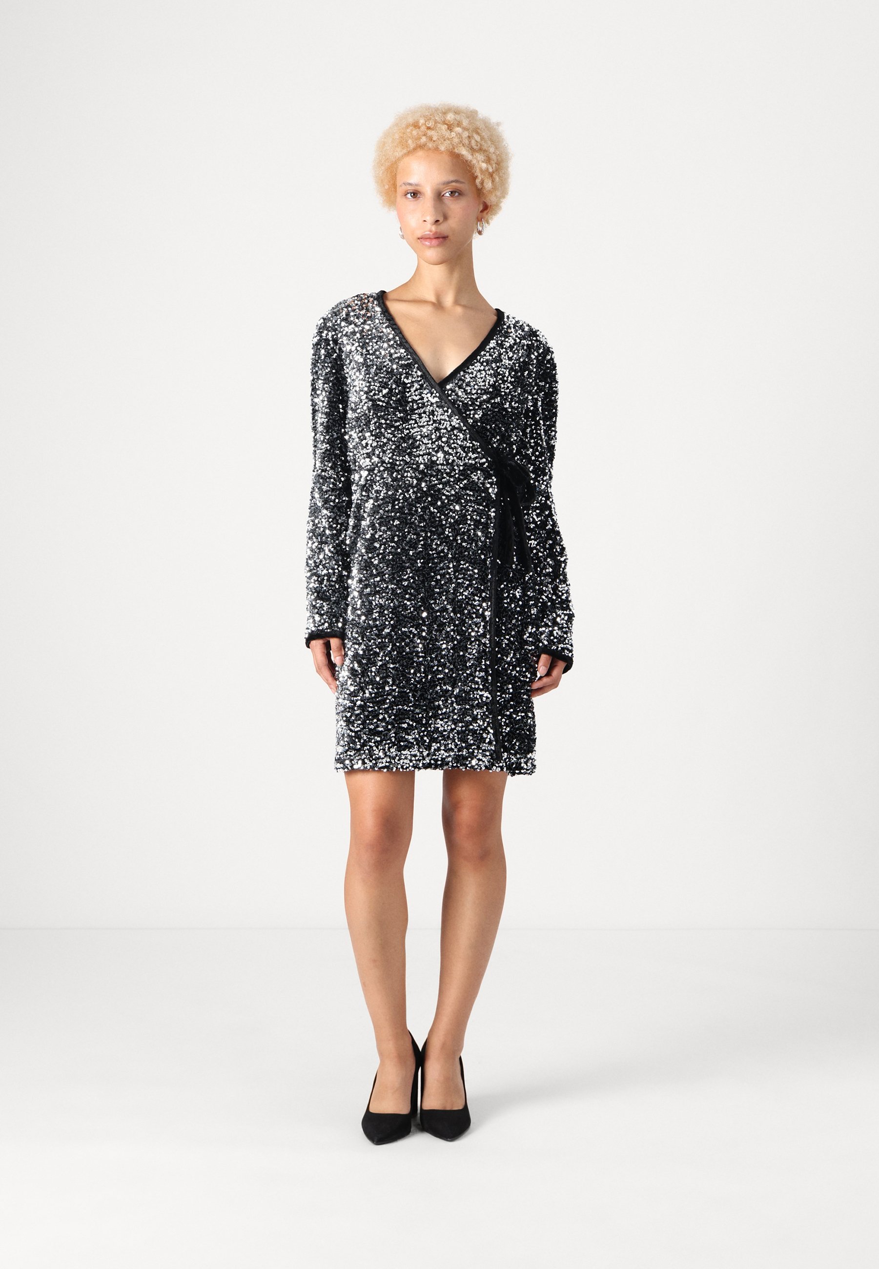 black long sleeve mesh ruched dress Léana Black Mesh Panel Ruched Maxi Dress, M / Black