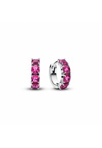 Orecchini a cerchio in argento con pietre rosa a taglio rettangolare, impostati in un design a quattro artigli, con una finitura lucida e chiusura senza giunture.