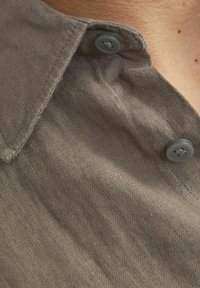 Jack & Jones JPRCCLAWRENCE LINEN SHIRT - Marškiniai - dark brown